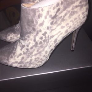 Eva & Zoe Grey/Cream Booties